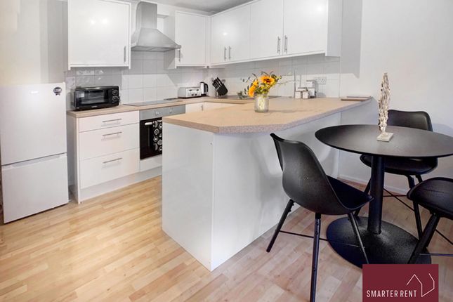 41, The Orchard, Lightwater photo 2