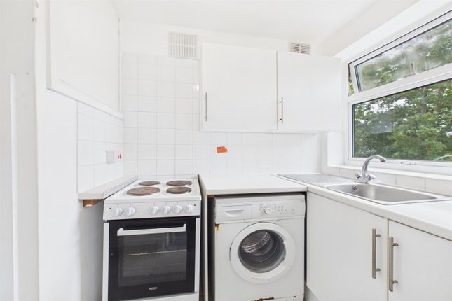 226, Flat 9, South Norwood Hill, London photo 4