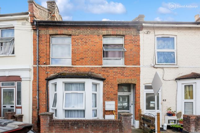 Flat for sale in Villiers Road, Willesden, London