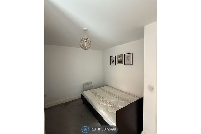 Flat   Queen Street, Sheffield photo 5