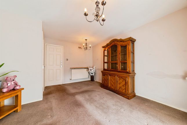 7, Montrose Close, Grantham photo 3