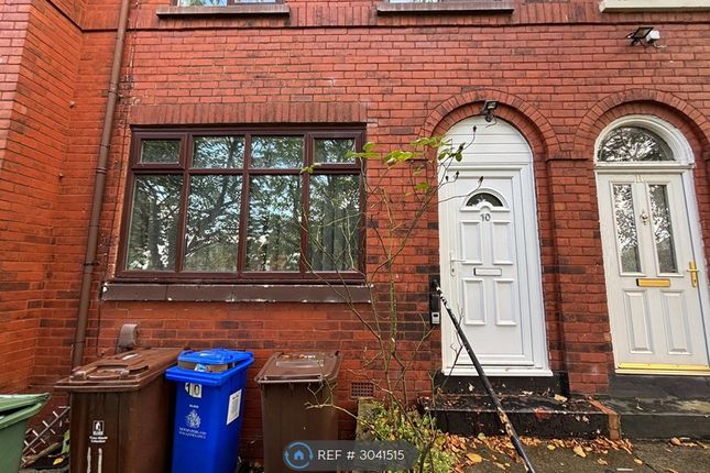 St Lukes Crescent, Dukinfield photo 2
