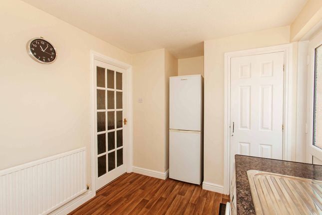 7 Chatsworth Close, Chesterfield photo 4