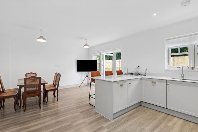 4, Canada Drive, Epsom photo 3