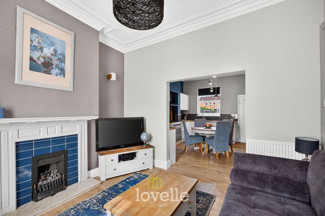 21 Earl Street, Grimsby photo 2