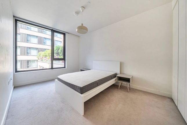 Wood Crescent, White City photo 4