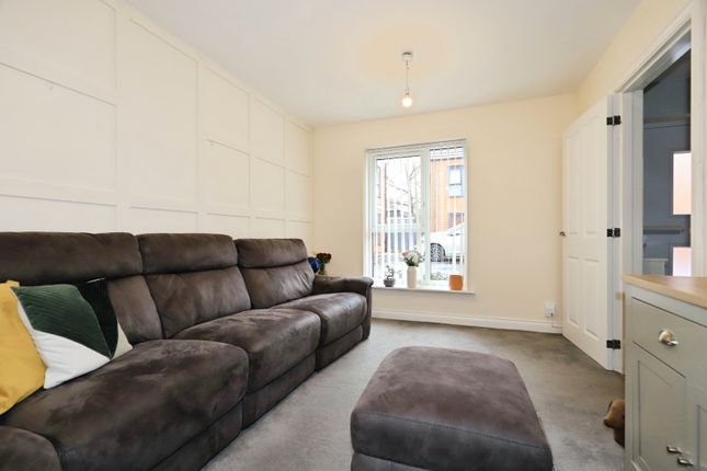35, Comet Drive, West Midlands photo 3