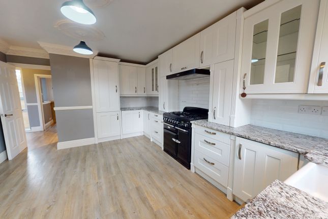 34, East Approach Drive, Cheltenham photo 3
