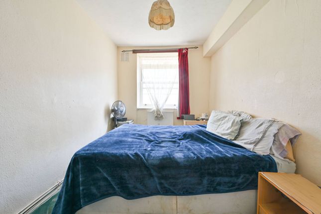 Thumbnail Flat for sale in Worsopp Drive, Clapham, London