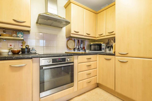 Flat for sale in Townmead Road, London