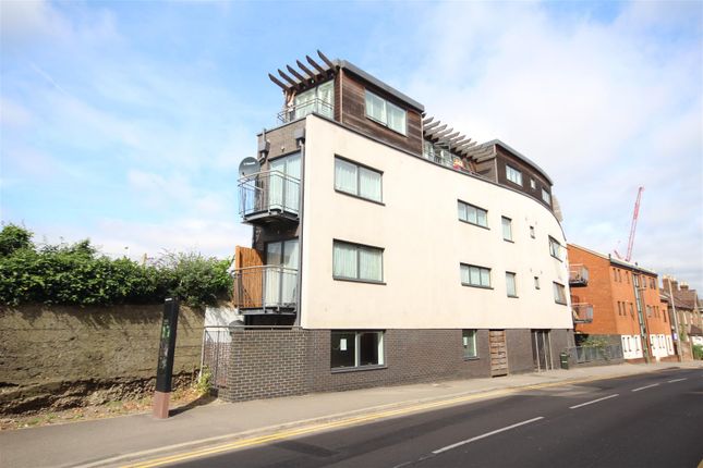 Thumbnail Flat to rent in Walnut Tree Close, Guildford