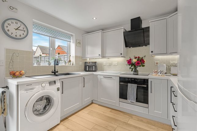 34, Webbs Way, Tewkesbury photo 2