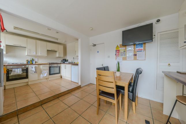66, Wood Close, Hatfield photo 4
