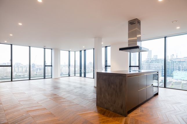 Flat to rent in Switch House East, London