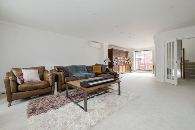 Terraced house for sale in Windsor Way, London