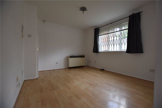 Flat 118, Inwen Court,, Grinstead Road, London photo 5