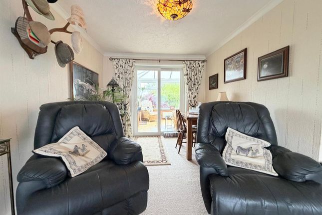 32, Francis Crescent, Tiverton photo 4