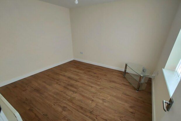 Flat to rent in Commercial Road, Bedford