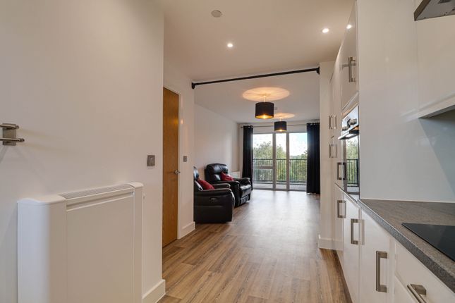 Holyrood Crescent, St Albans photo 2