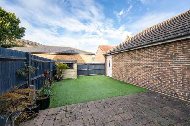 16 St. Lawrence Place, Eastbourne photo 2