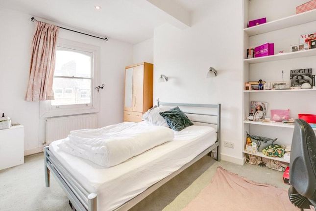 Flat D, 18, North Villas, Camden Square photo 5