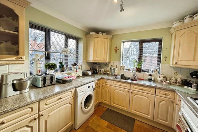 6, Hillside Gardens, Swadlincote photo 2