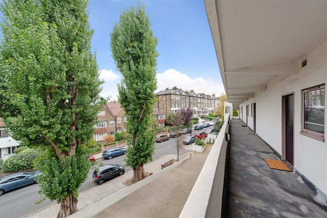 18 Isokon Flats, Lawn Road, London photo 3
