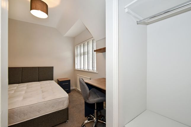 Room 5, 9, Portal Road, Winchester photo 2