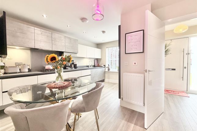 61, Lady Nancy Crescent, Glasgow photo 3