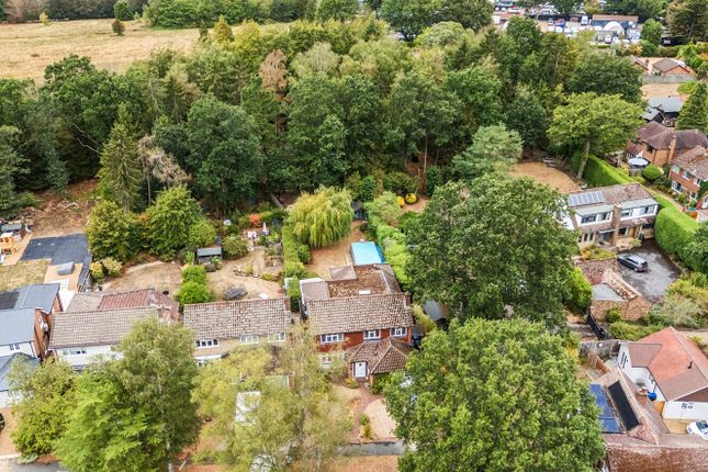 35, Acacia Drive, Addlestone photo 3