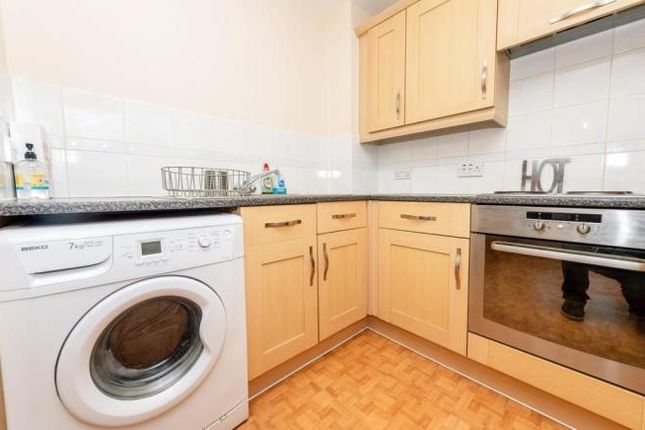 Flat to rent in Ovaltine Drive, Kings Langley