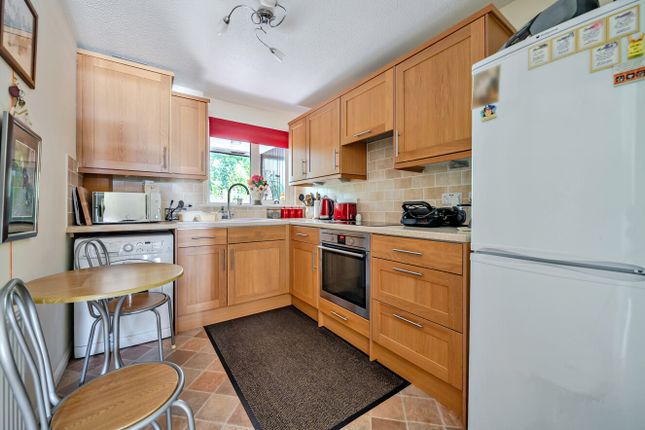 47, Darfield Road, Surrey photo 3