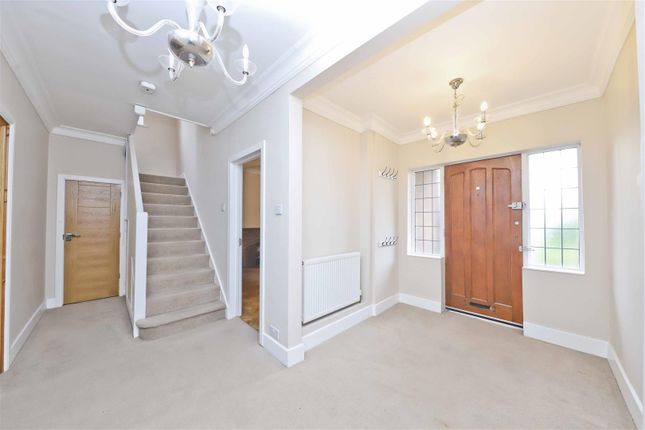 36, Moss Close, Pinner photo 4