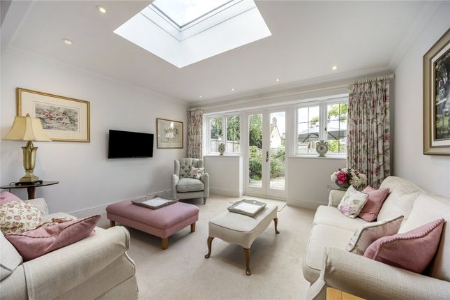 27, Gordon Close, Broadway photo 3