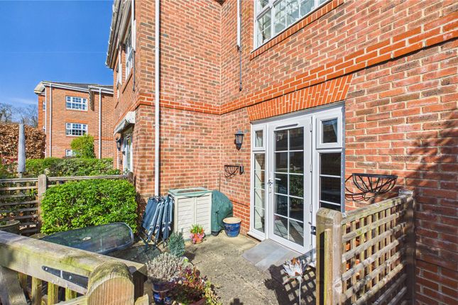 Flat 12, Academy Gate, 233, London Road, Surrey photo 2