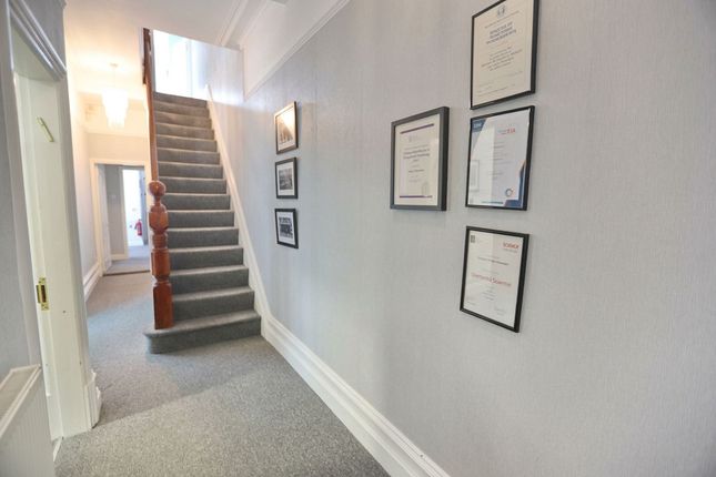 171 Bury New Road, Manchester photo 4
