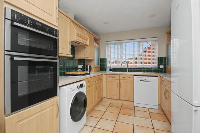 56, Coltsfoot Road, Rushden photo 4