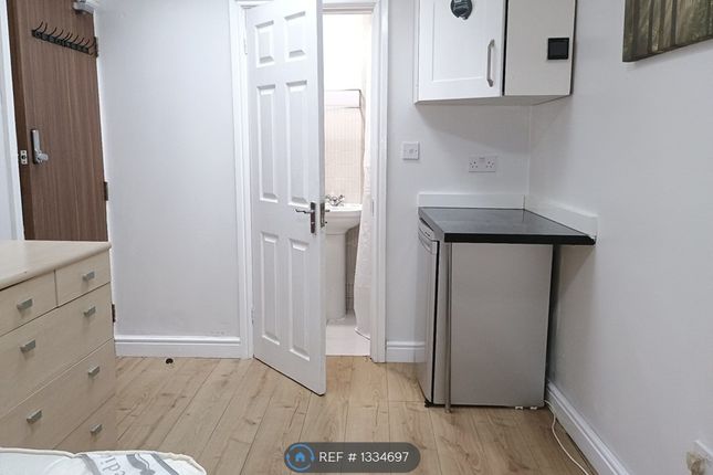 Stourbridge Road, Room, Dudley photo 5