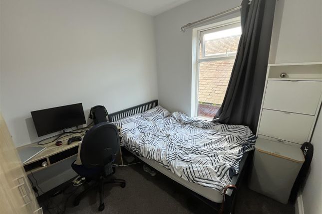 18, Ash Grove, Hull photo 4