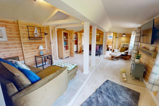 14A, North West Riverbank, Potter Heigham photo 2