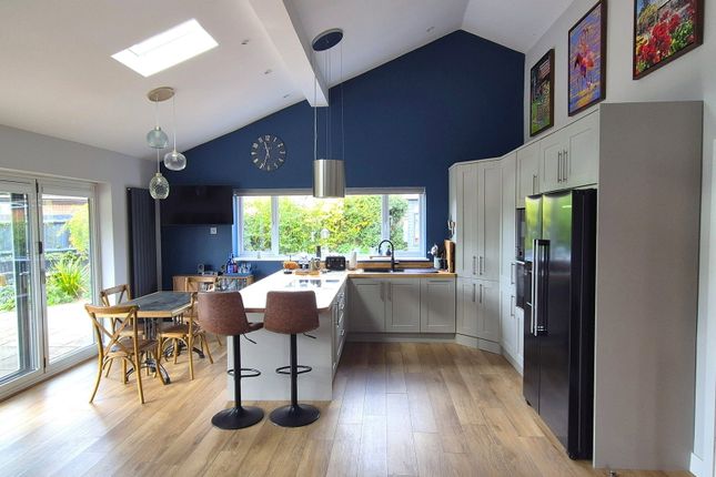 26, Cedar Avenue, Hitchin photo 2