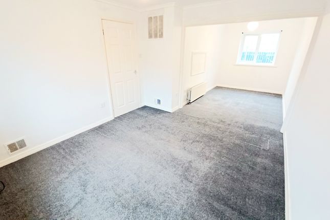 117, Oakley Green, Bishop Auckland photo 2