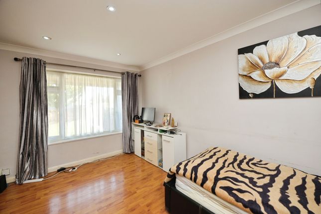 Lodge Lane, Romford photo 4