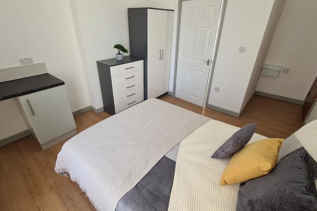 Room 8, 122, Himley Road, Dudley photo 2