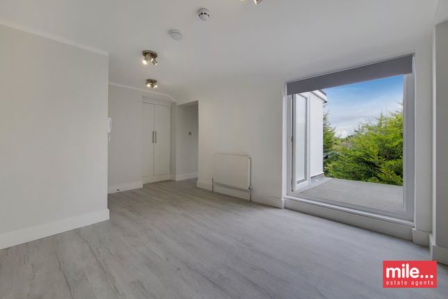 Thumbnail Studio to rent in Montpelier Rise, London