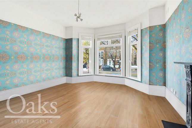 16B, Oliver Grove, London photo 2