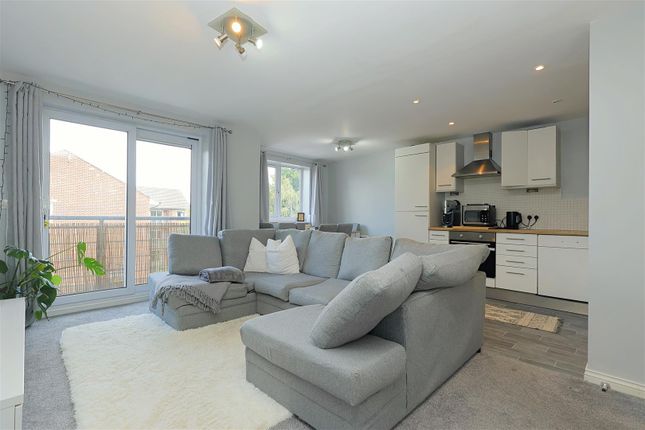 8, Woodeson Lea, Rodley photo 2