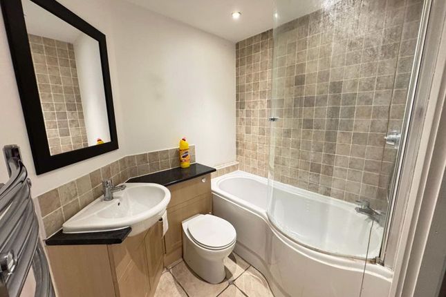 Flat 4,The Old Post Office, Houchin Street, Southampton photo 4