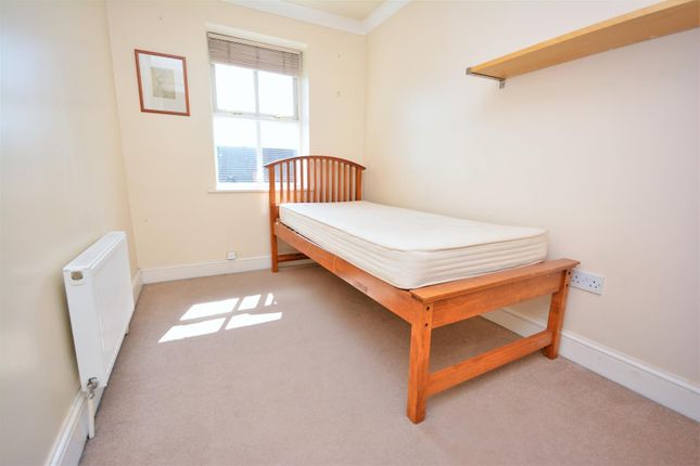 Terraced house to rent in Silbury Avenue, Mitcham