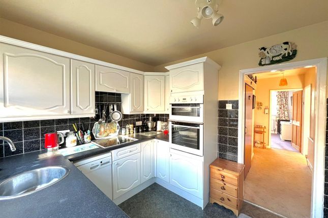 3, Willows Drive, Hornsea photo 3